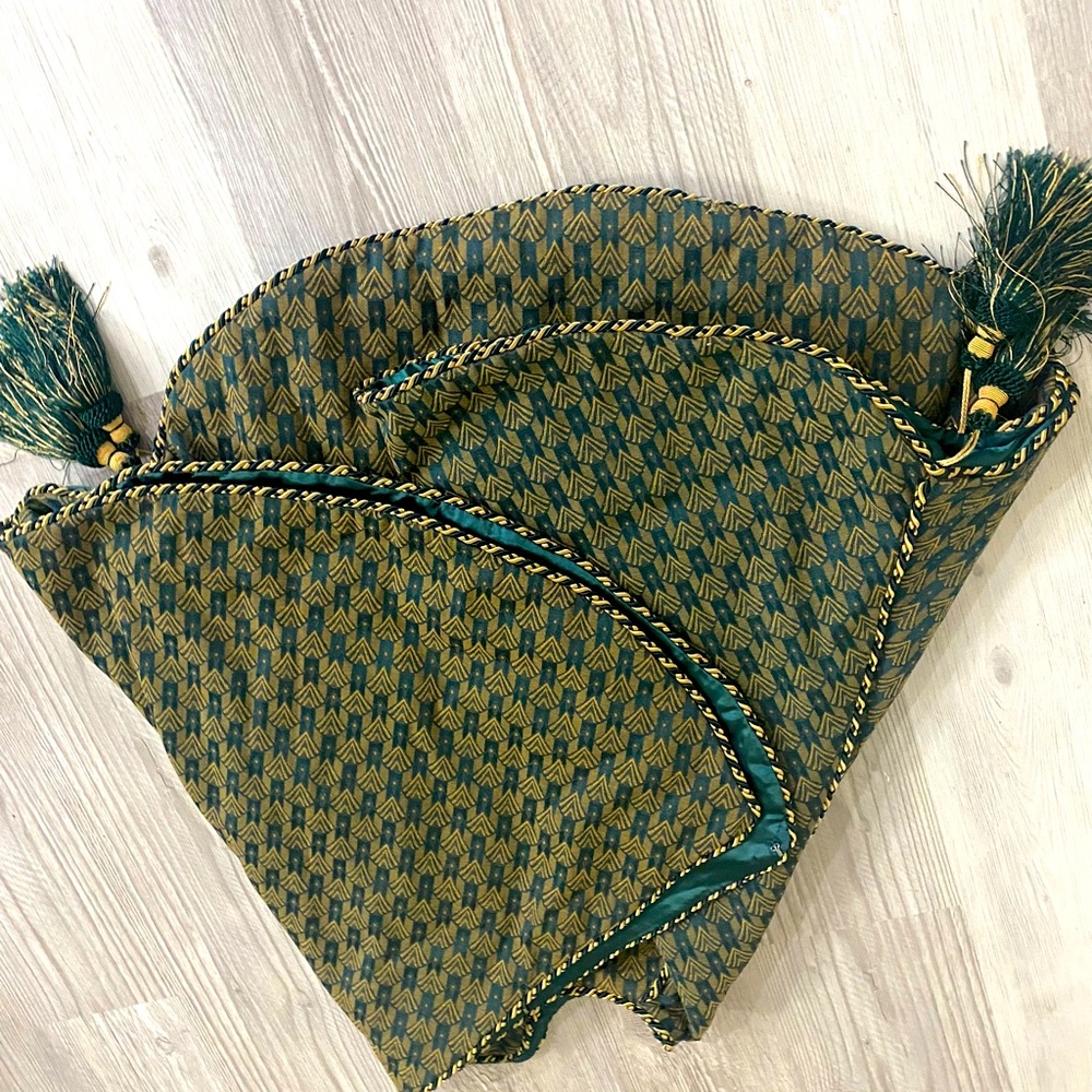 Beautiful Green and Gold Tree Skirt